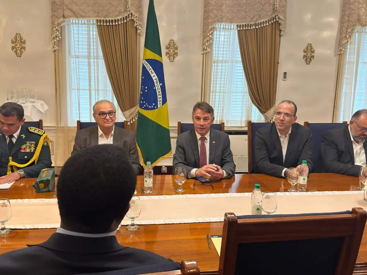 Governador Antonio Denarium conduz missão à Guiana e destaca Roraima como a porta de entrada do Brasil para o Caribe. 1 Missao do Governo de Roraima na Guiana Secom RR 2