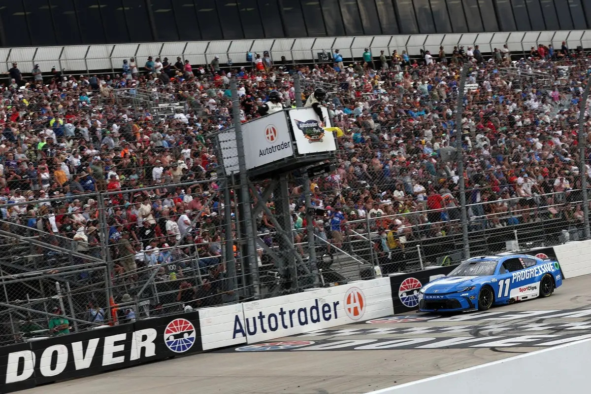NASCAR: Hamlin supera Briscoe pela vitória em Dover após duas prorrogações
