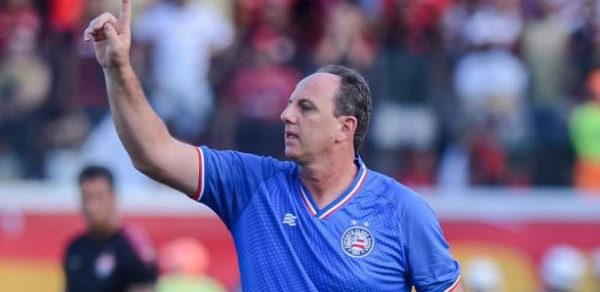 Rogério Ceni, técnico do Bahia, durante jogo contra o Vitória, na final do Baiano