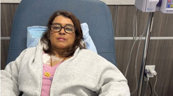 os tratamentos de ponta para o câncer de intestino aos quais a cantora foi submetida
