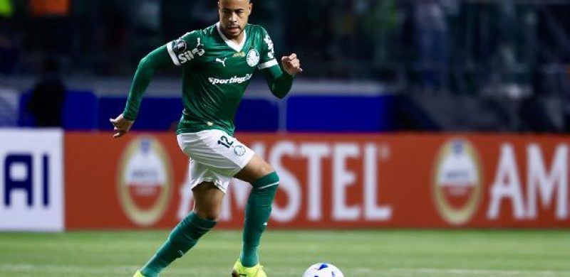 Mayke perdeu a titularidade no Palmeiras, mas a comissão técnica quer sua permanência
