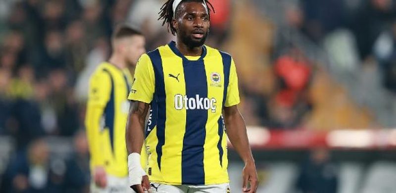 Allan Saint-Maximin em atuação pelo Fenerbahçe (TUR)