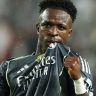 Vini Jr comemora gol do Real Madrid sobre o Salzburg em confronto do Mundial