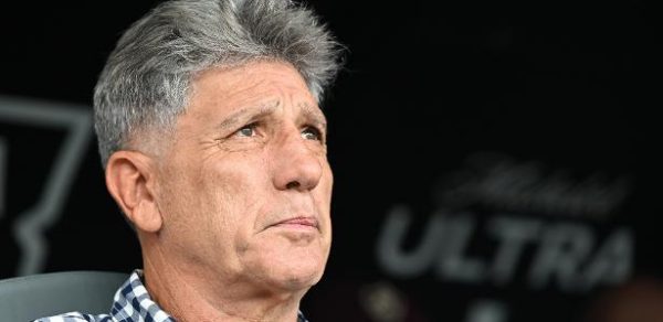 "Na minha opinião, foi pênalti, mas há árbitros que dão e outros que não dão", disse Renato