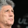 "Na minha opinião, foi pênalti, mas há árbitros que dão e outros que não dão", disse Renato