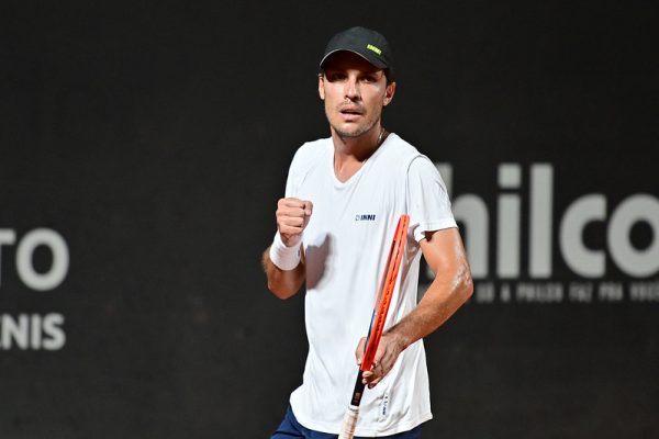Ribeiro e Lago duelam nas quartas, três brasileiros vencem em El Salvador