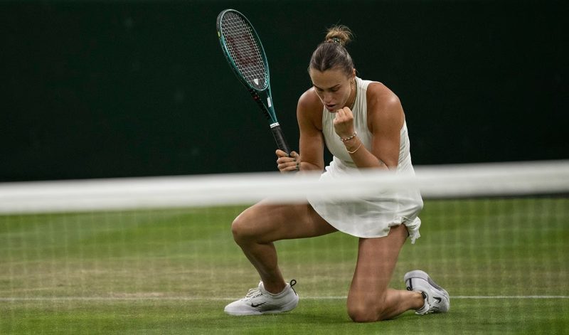 Sabalenka vence jogo duro com Raducanu e volta às oitavas em Wimbledon