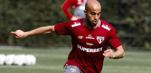 Lucas Moura, durante treinamento no CT do São Paulo.
