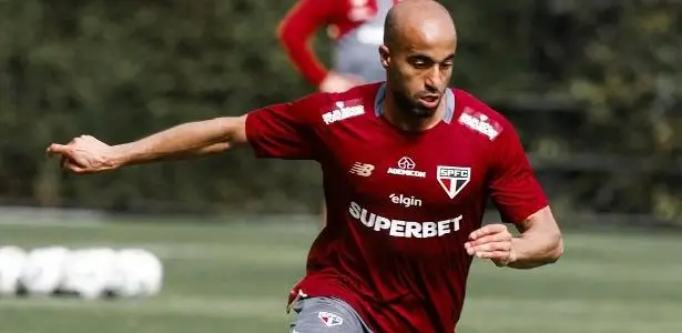 Lucas Moura, durante treinamento no CT do São Paulo.
