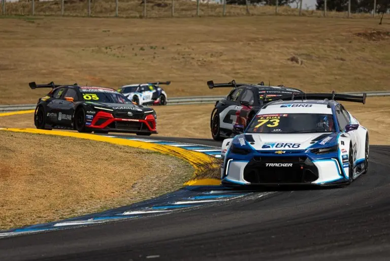 Stock Car: Elias administra vantagem e vence sprint no Velocitta