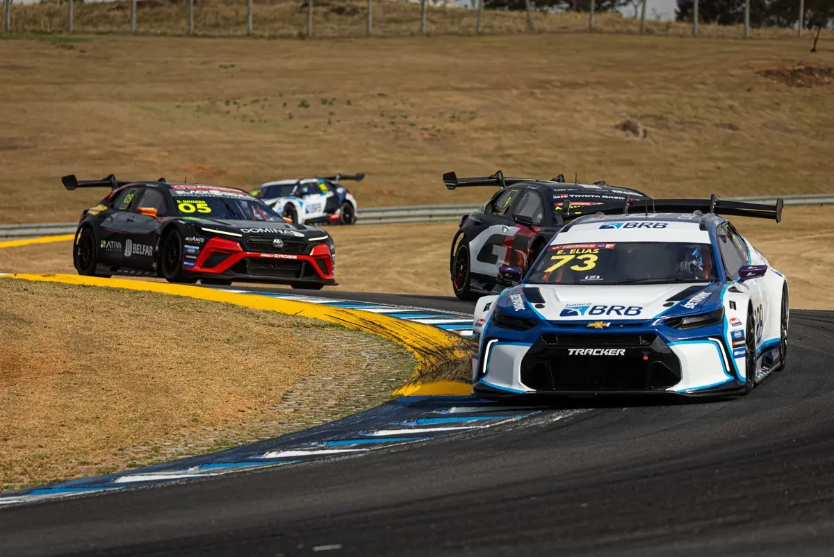 Stock Car: Elias administra vantagem e vence sprint no Velocitta