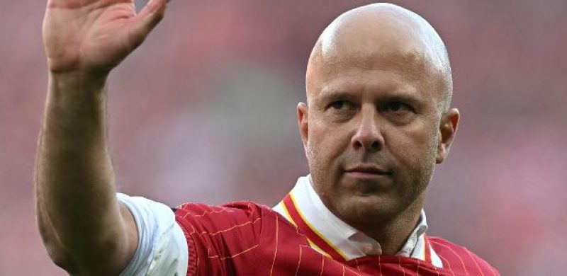 Arne Slot, técnico do Liverpool, em jogo contra o Tottenham pelo Campeonato Inglês