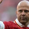 Arne Slot, técnico do Liverpool, em jogo contra o Tottenham pelo Campeonato Inglês