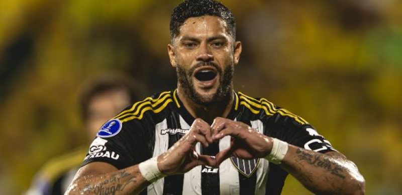 Hulk celebra gol na partida diante do Bucaramanga