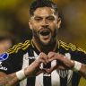 Hulk celebra gol na partida diante do Bucaramanga