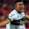 Sebastián Gómez celebra gol do Coritiba sobre o Athletico-PR
