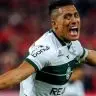 Sebastián Gómez celebra gol do Coritiba sobre o Athletico-PR