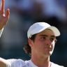 João Fonseca comemora vitória sobre Fearnley em Wimbledon