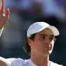 João Fonseca comemora vitória sobre Fearnley em Wimbledon