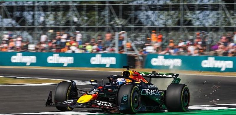 Max Verstappen durante treino em Silverstone
