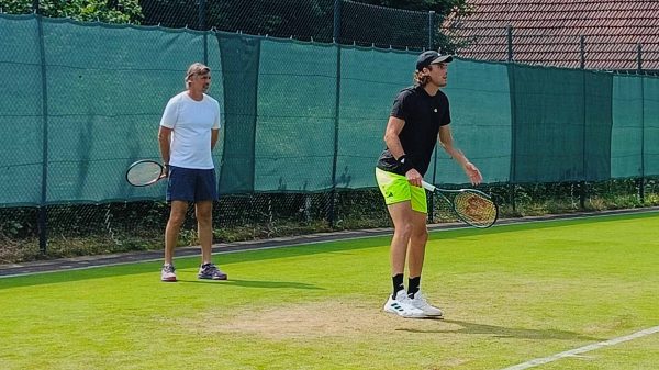 Tsitsipas anuncia o fim da breve parceria com Ivanisevic