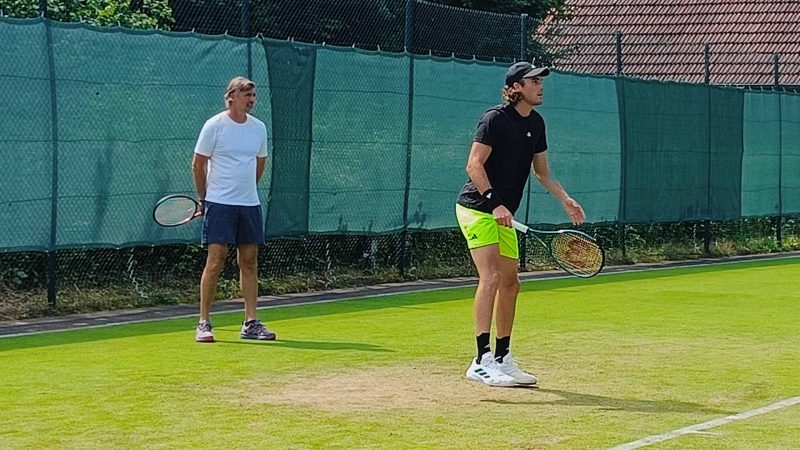 Tsitsipas anuncia o fim da breve parceria com Ivanisevic
