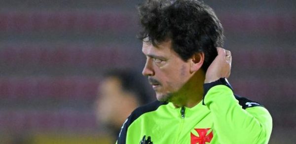 Vasco goleado na Sul-Americana é culpa do Dinizismo? Comentaristas debatem