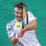 Wild vence jogo duro e faz quartas no saibro de Modena
