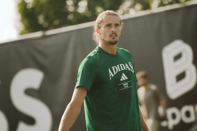 Zverev participa de treinos com Tio Toni na academia de Nadal