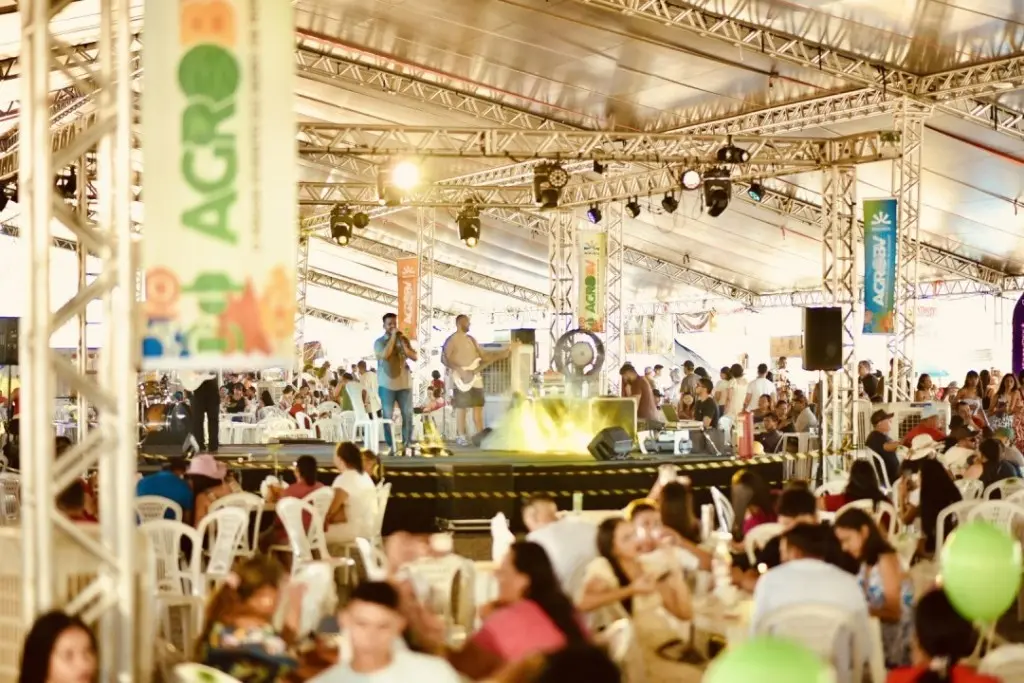 Artistas locais se apresentam e entretêm o público na AgroBV 2025. 1 6b8095ed35b6e270ff080231146df130