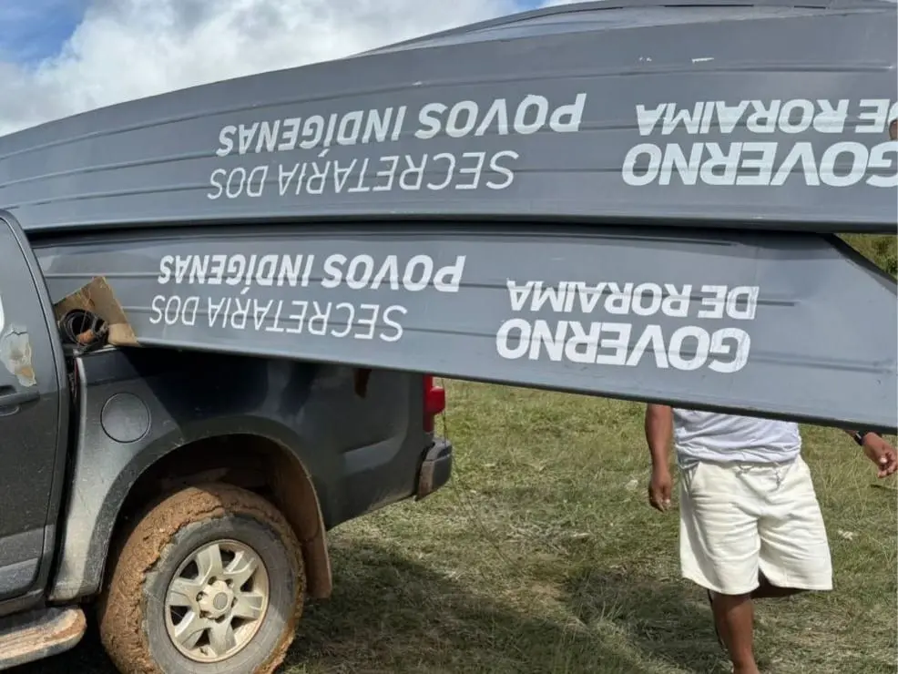 Governo de Roraima começa a distribuir barcos para comunidades indígenas em seis municípios 1 Entrega barcos a comunidades indigenas em seis municipios Ascom Sepi 2