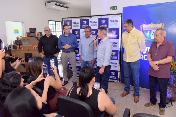 entrega de computadores para a segad fernando olveira secom rr 2