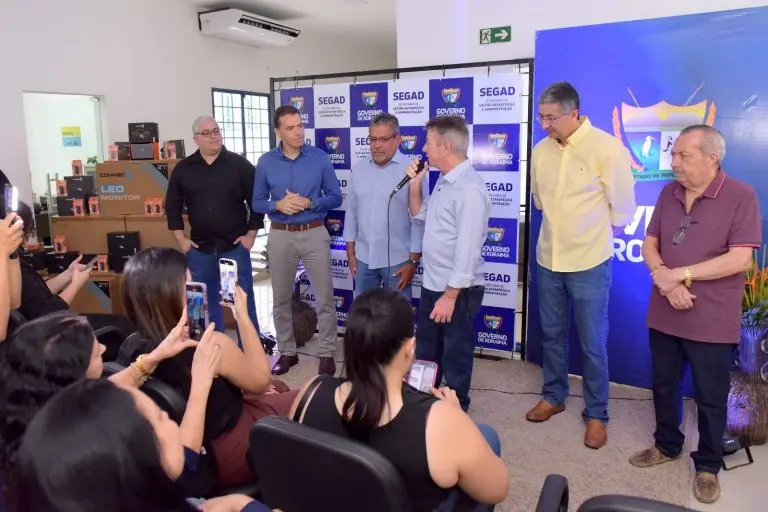 Entrega de computadores para a Segad Fernando Olveira Secom RR 2
