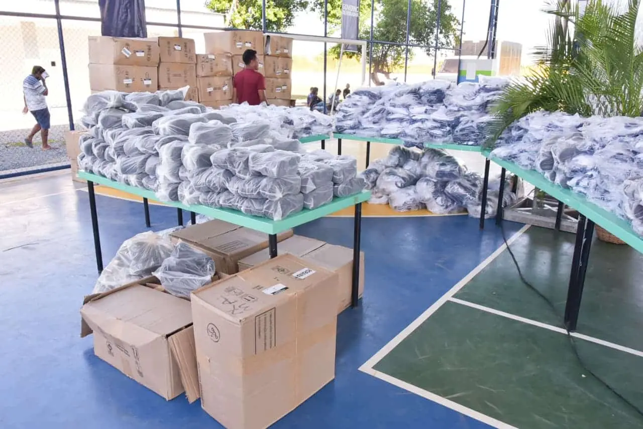 Alunos da comunidade indígena Contão ganham escola reformada e uniformes escolares 1 Entrega de escola reformada e fardamento escolar 6