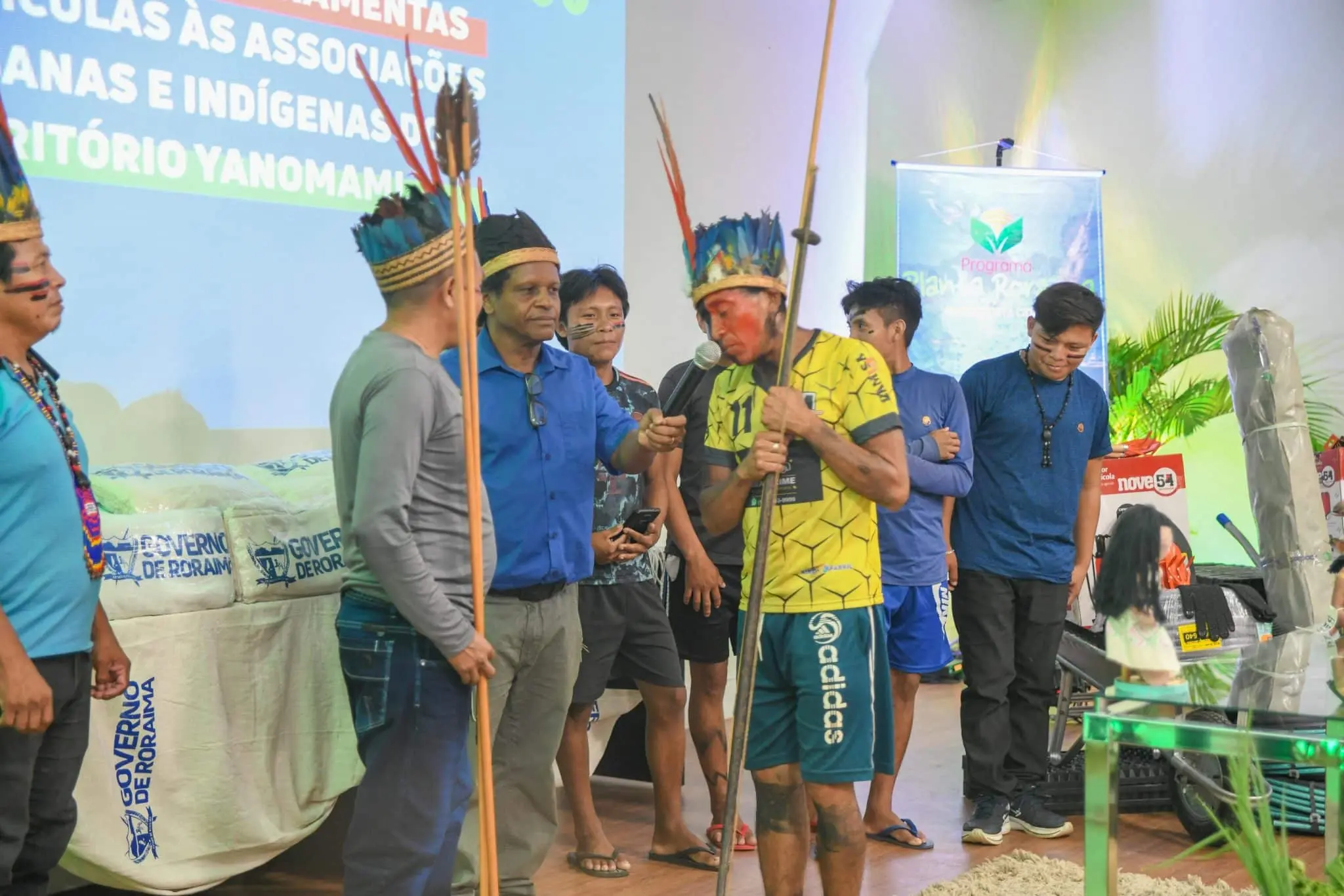 Governo de Roraima distribui mais de 500 ferramentas agrícolas para associações urbanas e indígenas do Território Yanomami 1 Entrega de ferramentas agricolas a associacoes urbanas e indigenas do Territorio Yanomami Stephane Q