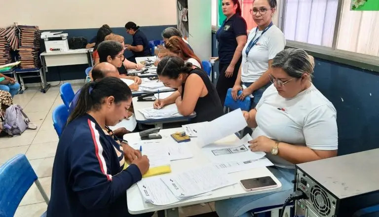 Entrega de mais de 150 escrituras publicas a moradores do conjunto Ajuricaba Ascom Codesaima 1