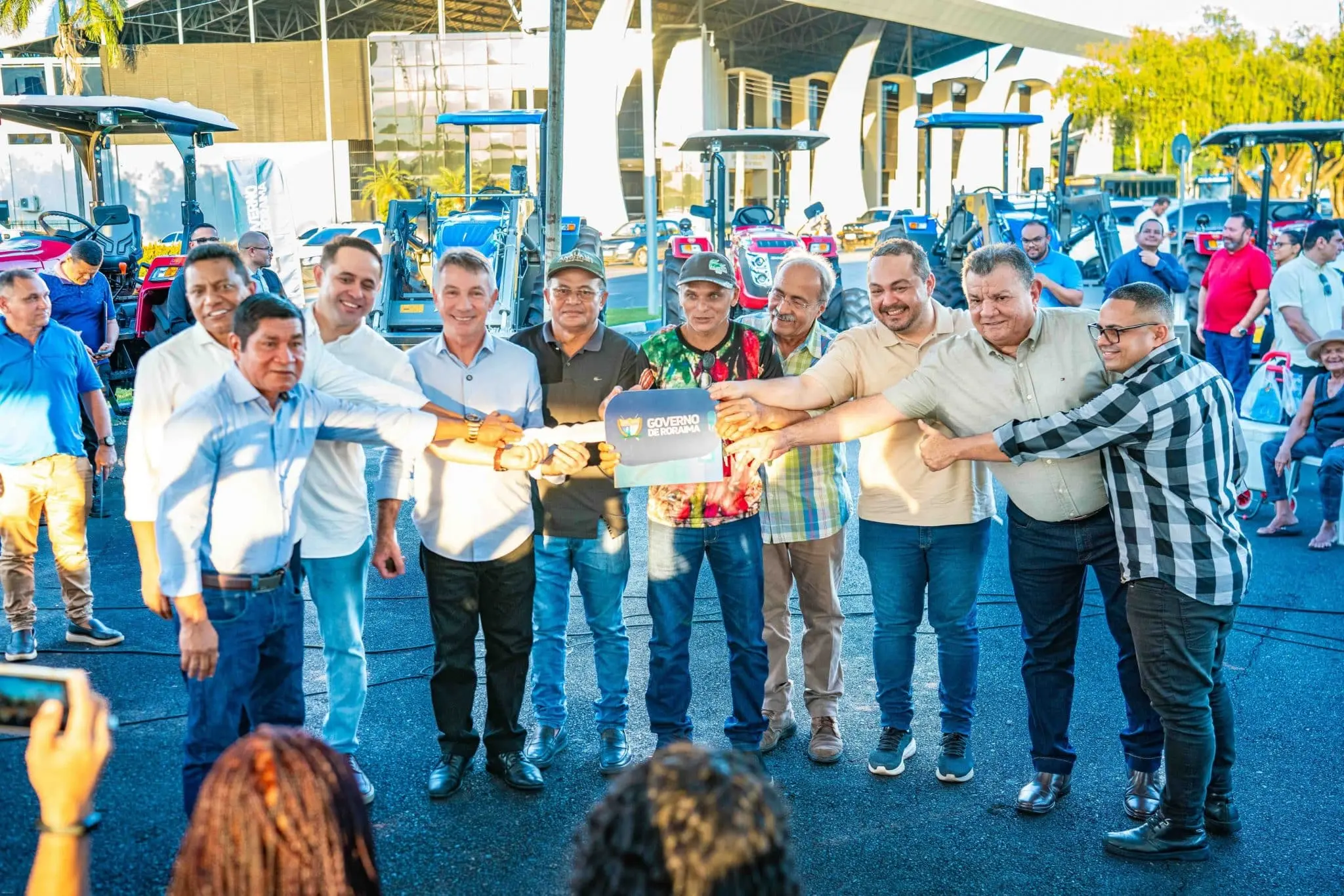 Governo entrega maquinarios para fortalecer a agricultura familiar de municipios do Estado 1 scaled