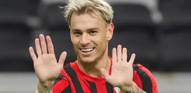 Hernan: Grêmio sobe oferta e pode pagar R$ 115 milhões por Roger Guedes