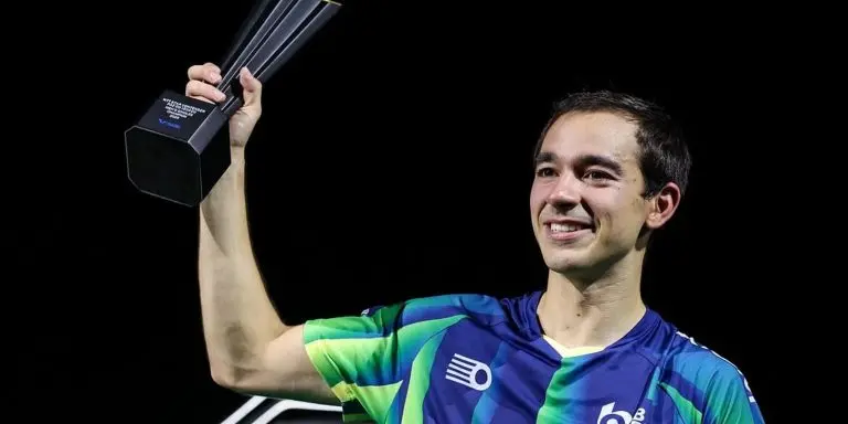 Hugo Calderano comemora título em Foz do Iguaçu, o 4º da temporada