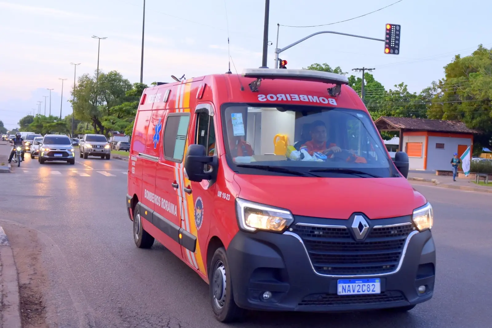 Condutores precisam dar prioridade a veículos de emergência no trânsito 1 Motoristas devem ceder espaco para viaturas de emergencias no transito Fernando Oliveira SecomRR 5.j