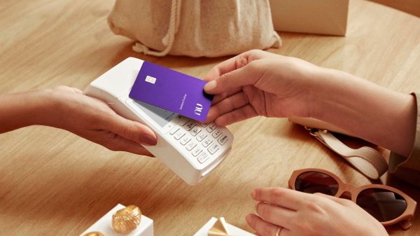 nubank intensifica vantagens para clientes de alta renda e foca em experiências de viagem.