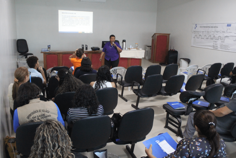 palestra com a gerente do nucleo de acoes programaticas de saude da pessoa negra da sesau ascom sesa