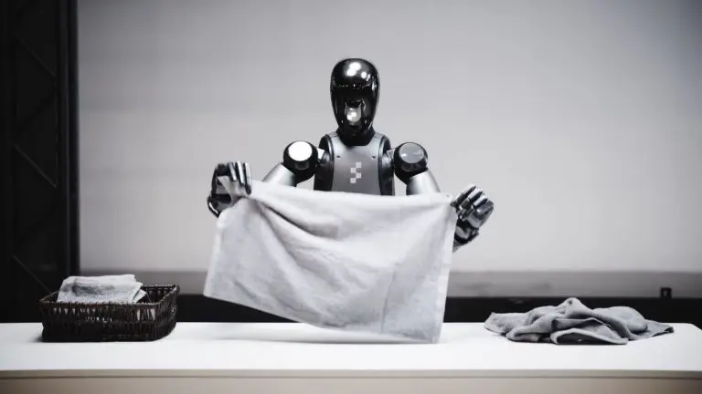 Robô humanoide de empresa dos Estados Unidos agora também é capaz de dobrar roupas. 4 Robô humanoide de empresa dos Estados Unidos agora também é capaz de dobrar roupas.