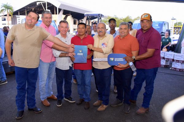 entrega trator caminhoes e barcos para pescadores e agricultores 11