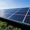 bbeni2kh paineis solares fotovoltaicos em fundo de ceu azul 179755 12582 740x375