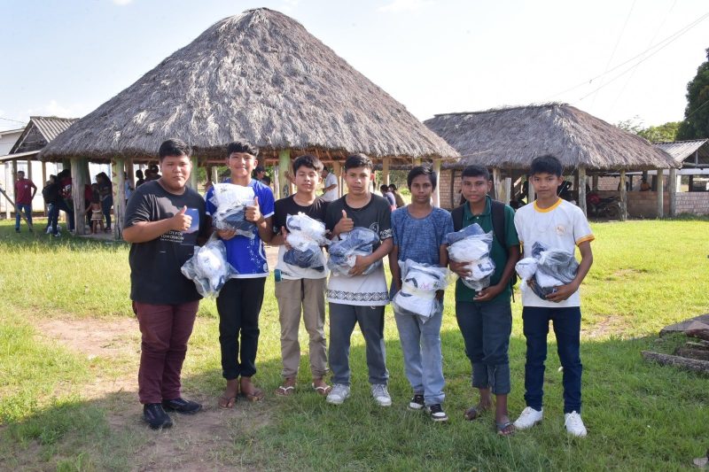 entrega de fardamento escolar em comunidades indigenas de boa vista 3