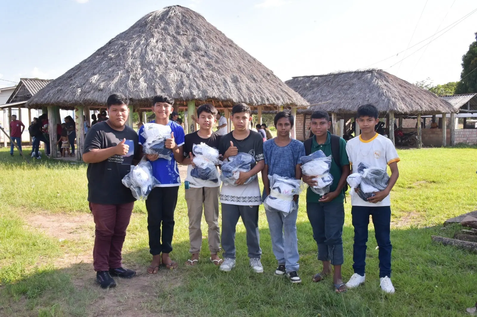 Governo de Roraima distribui uniformes escolares a alunos indígenas da área rural de Boa Vista 1 Entrega de fardamento escolar em comunidades indigenas de Boa Vista 3