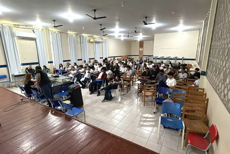 Palestra sobre prevencao ao uso de drogas para estudantes da Escola Estadual Goncalves Dias 1 scaled