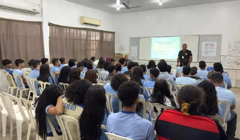 Policia Civil realiza palestra sobre prevencao ao uso de drogas na Escola Estadual Mario David de An
