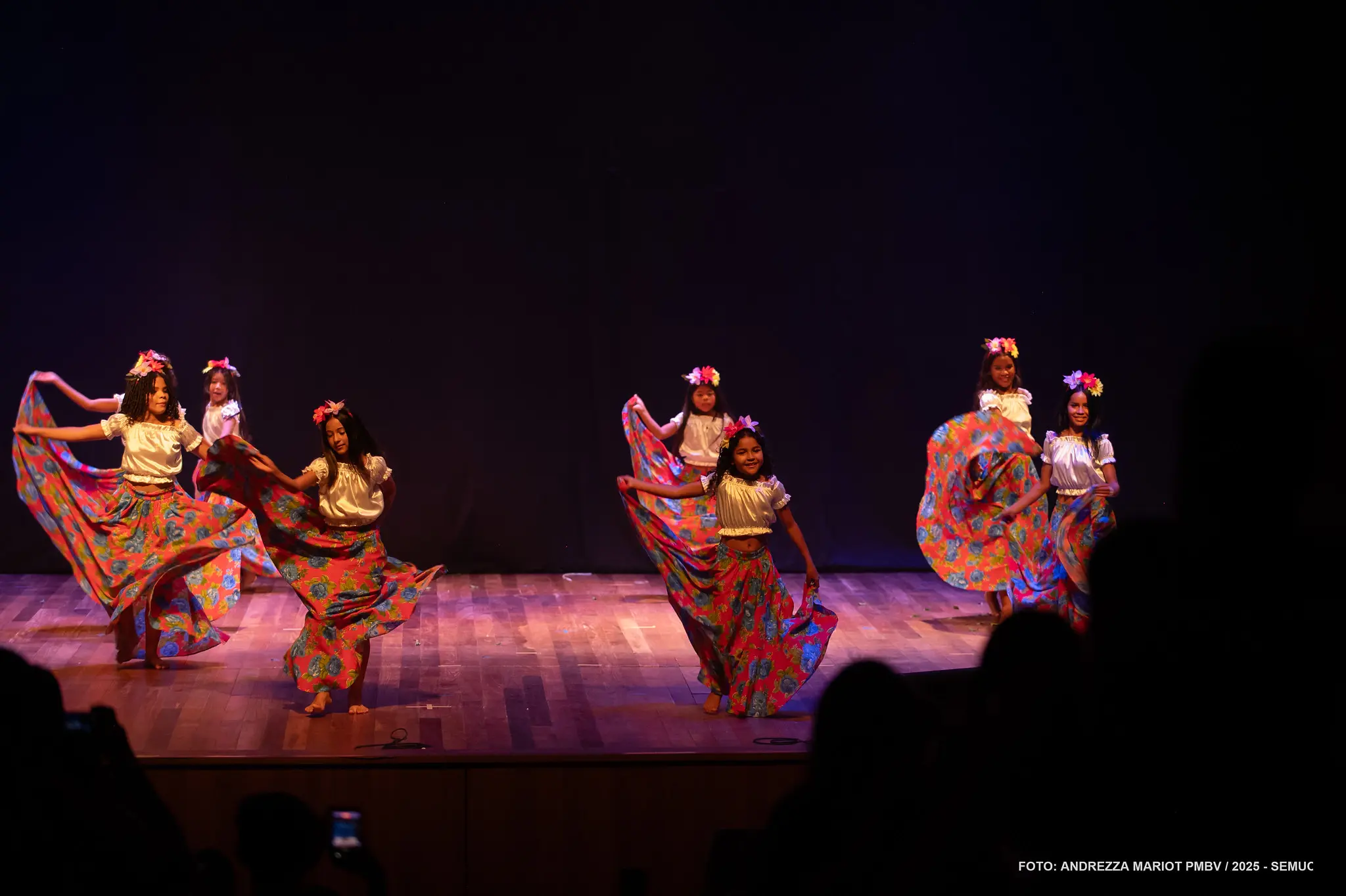 IV Vernissage e final do Educa Talentos agitam Teatro Municipal 13 1759402190 884 IV Vernissage e final do Educa Talentos agitam Teatro Municipal